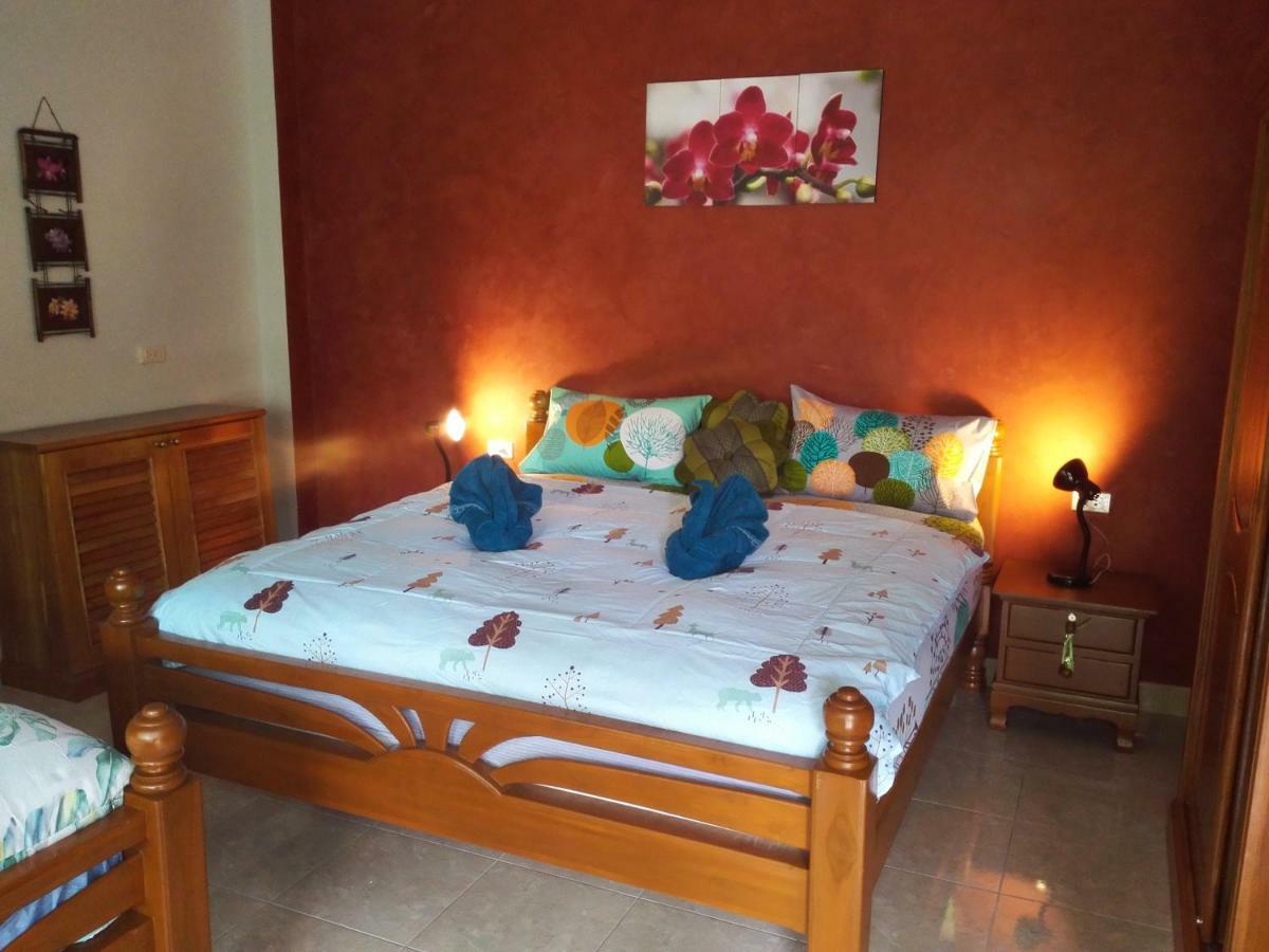 Nananuira Apartment And Room Khao Lak Exteriör bild